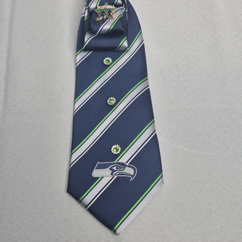 Handcrafted Luxury Fashion Necktie Necklace 📿 (Seattle Seahawks)